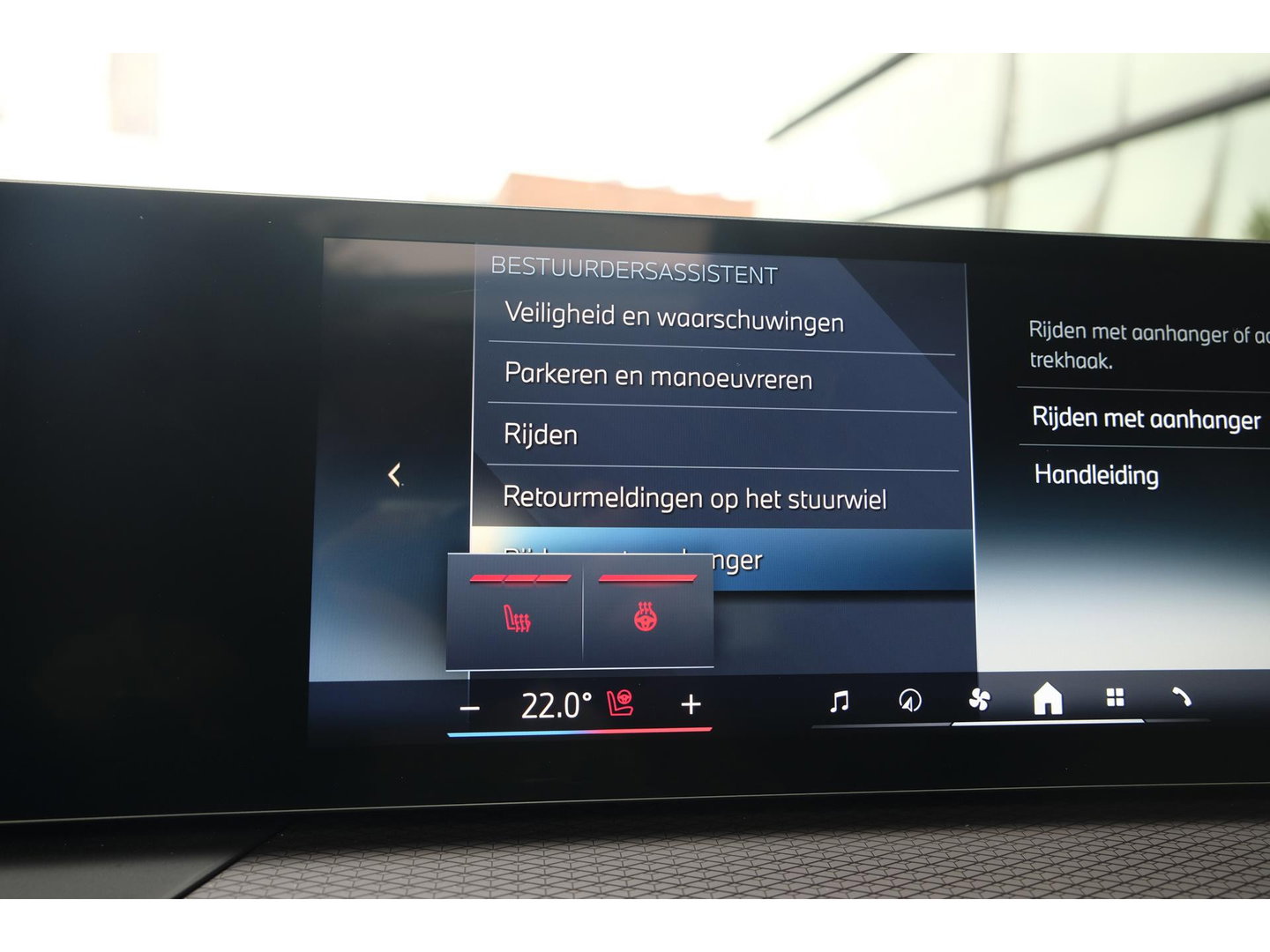 BMW 3 Serie Touring 330e xDrive M-sport M3 stoelen Panoramadak *SOH 98%* Memory *BTW* Black pack NLauto 19" LMV