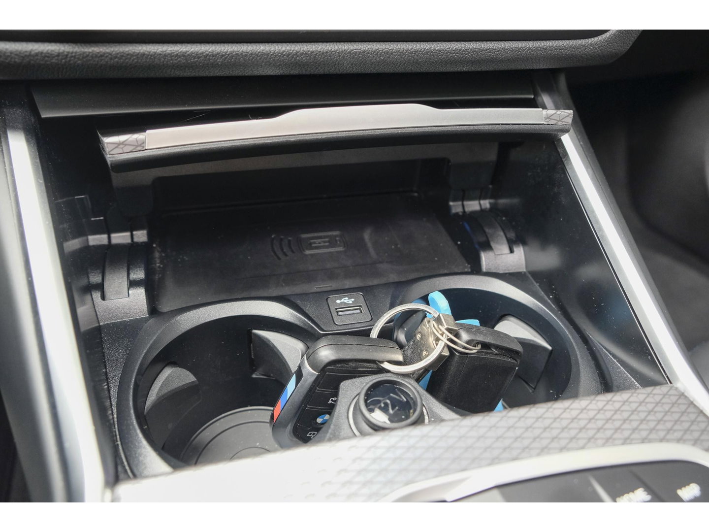BMW 3 Serie Touring 330e xDrive M-sport M3 stoelen Panoramadak *SOH 98%* Memory *BTW* Black pack NLauto 19" LMV