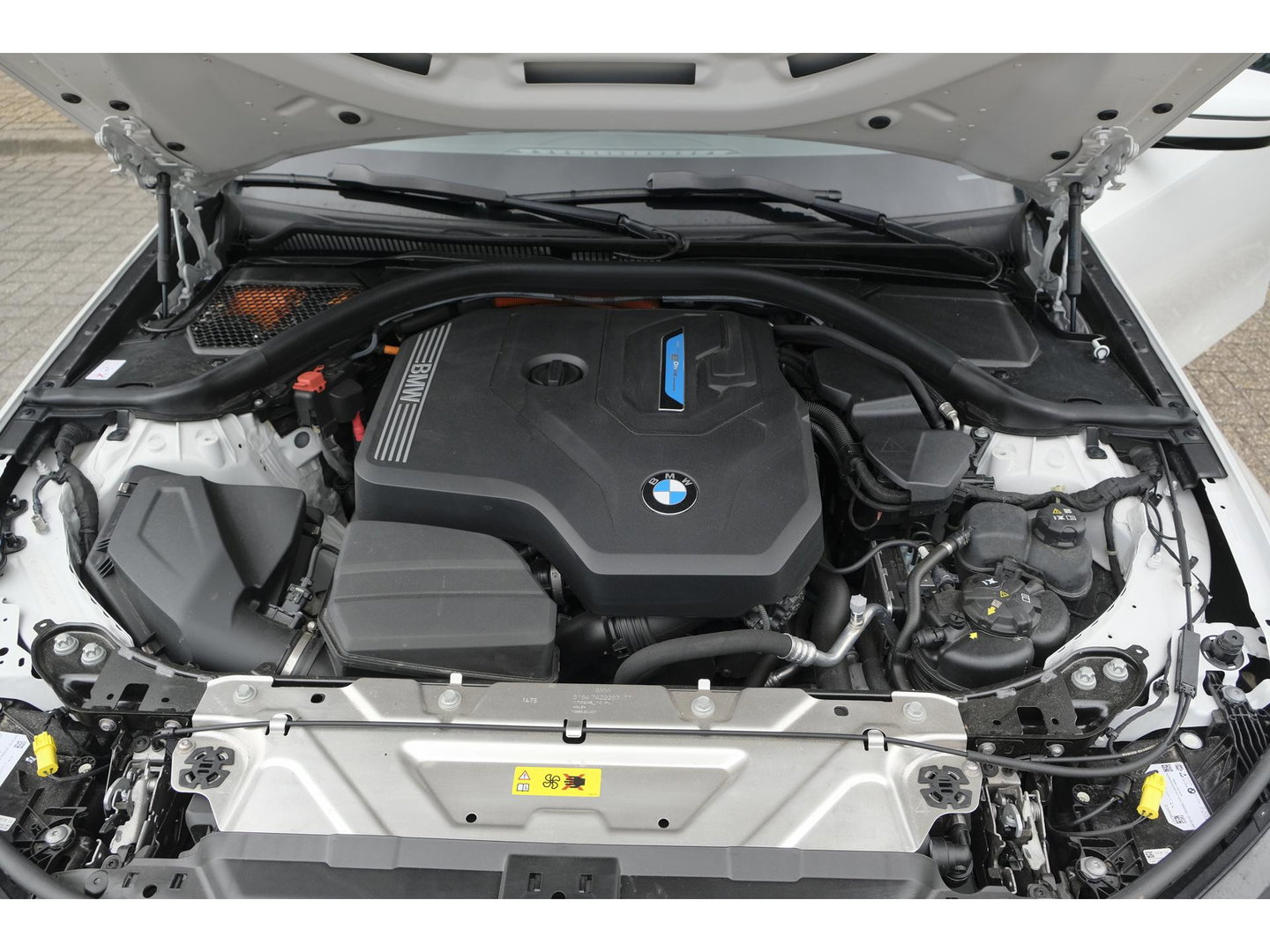 BMW 3 Serie Touring 330e xDrive M-sport M3 stoelen Panoramadak *SOH 98%* Memory *BTW* Black pack NLauto 19" LMV