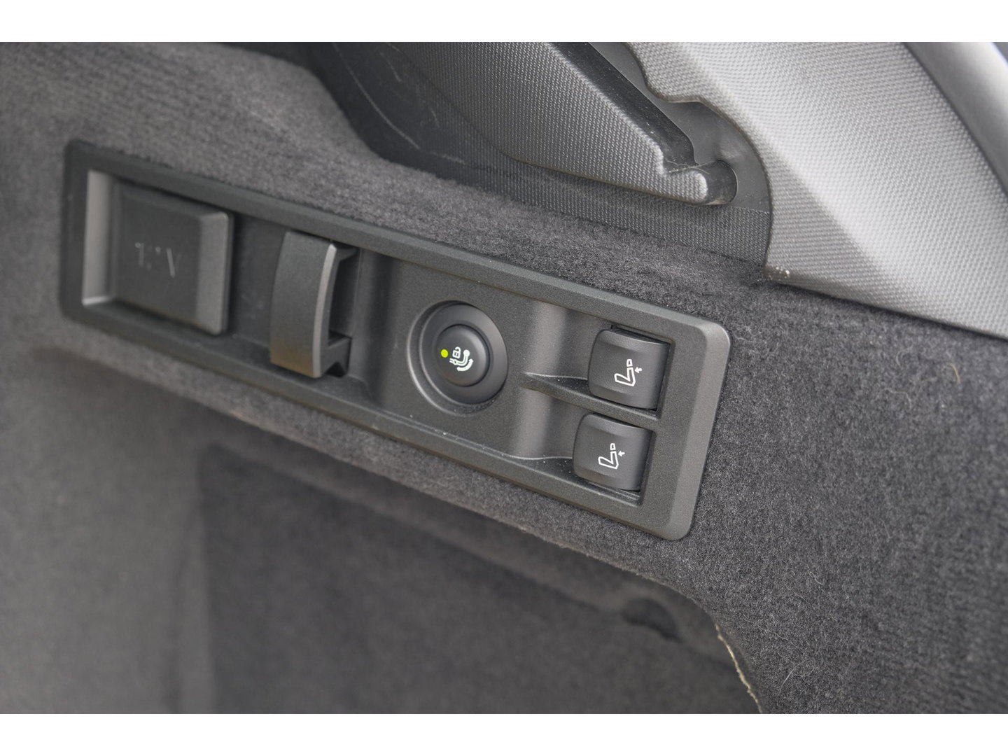 BMW 3 Serie Touring 330e xDrive M-sport M3 stoelen Panoramadak *SOH 98%* Memory *BTW* Black pack NLauto 19" LMV