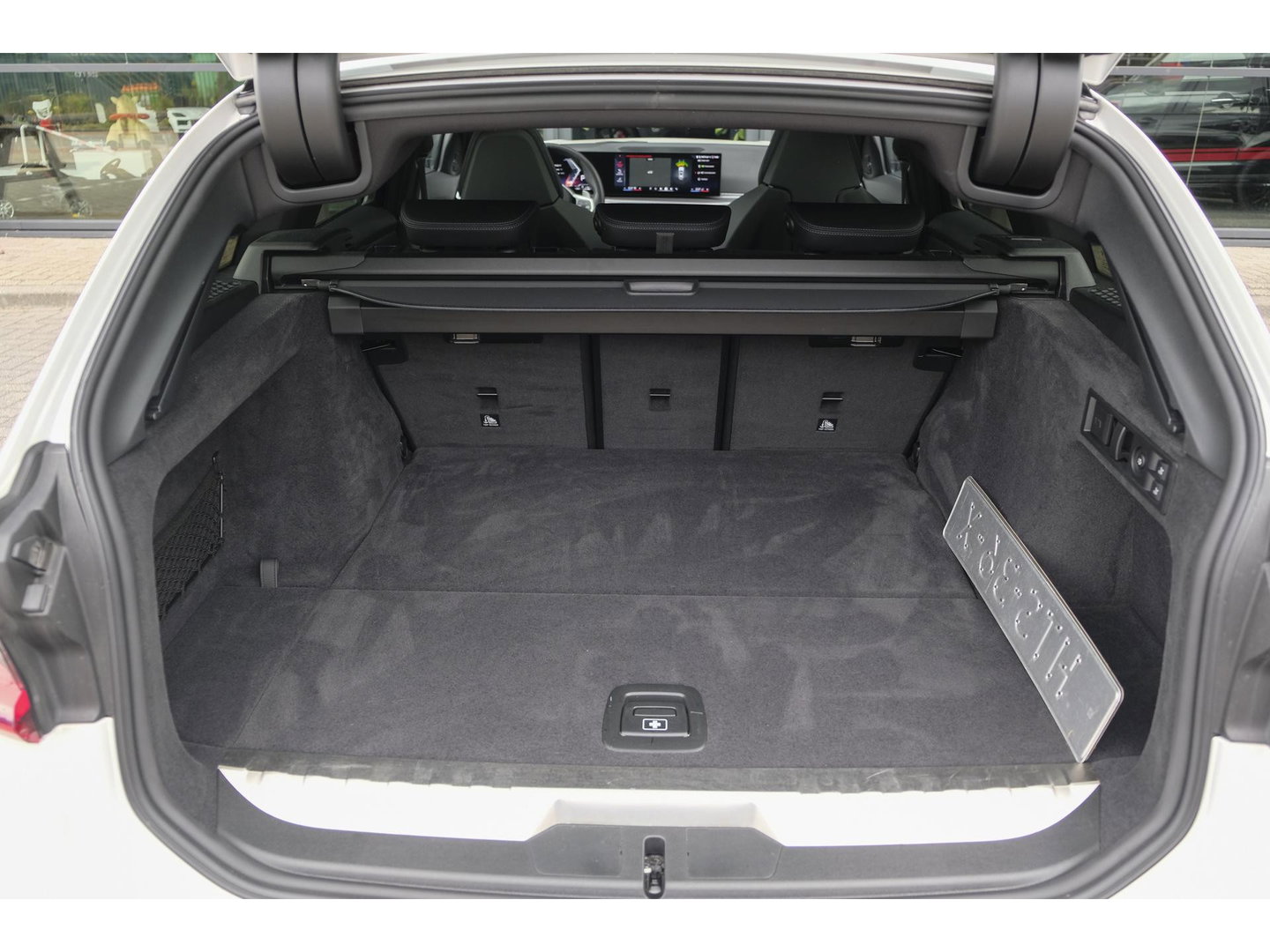 BMW 3 Serie Touring 330e xDrive M-sport M3 stoelen Panoramadak *SOH 98%* Memory *BTW* Black pack NLauto 19" LMV