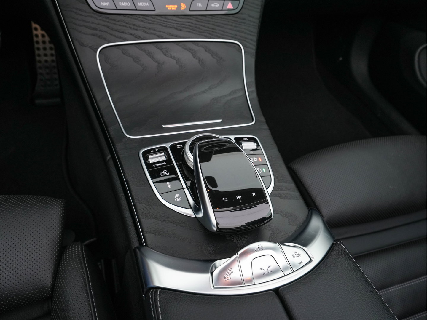 Mercedes-Benz C-Klasse Cabrio AMG 43 4MATIC Night Edition Aut. *LEDER | BURMESTER-AUDIO | FULL-LED | HEATED/VENTILATED-SPORTSEATS | NAVI-FULLMAP | SHIFTPADDLES | CAMERA | BLINDSPOT | ADAPTIVE-CRUISE | LANE-ASSIST | KEYLESS | AMBIENTLIGHT | MEMORY ..