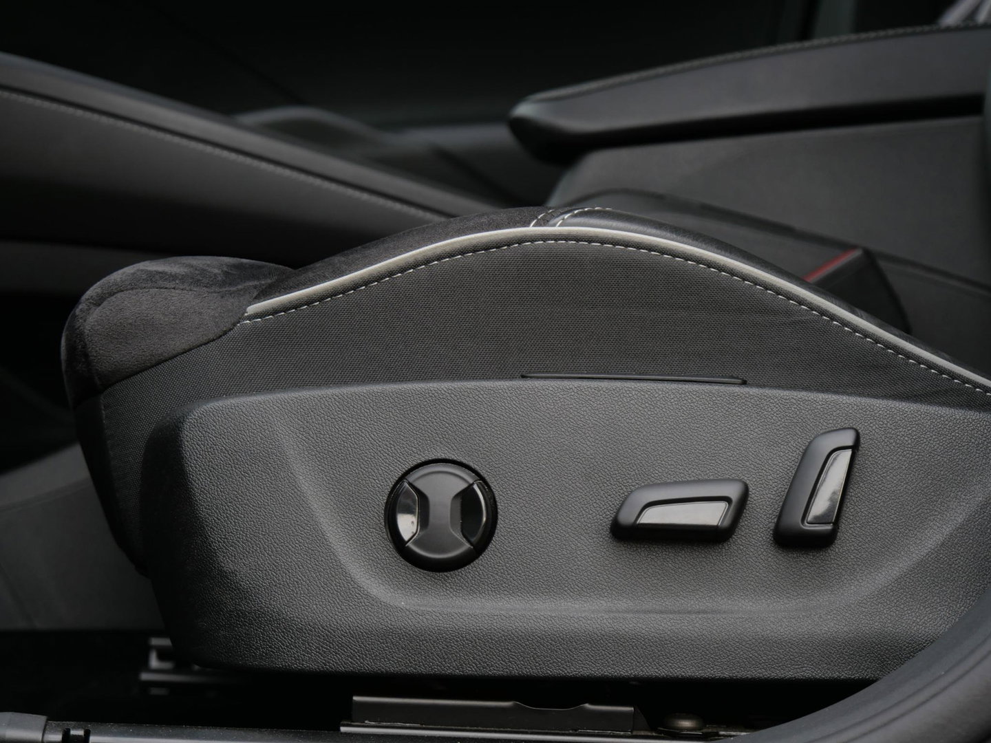 Škoda Enyaq iV 80 SPORTLINE/ ADAPTIVE/ ELEKT. KLEP/ ELEKT. STOEL/ SOH 97%