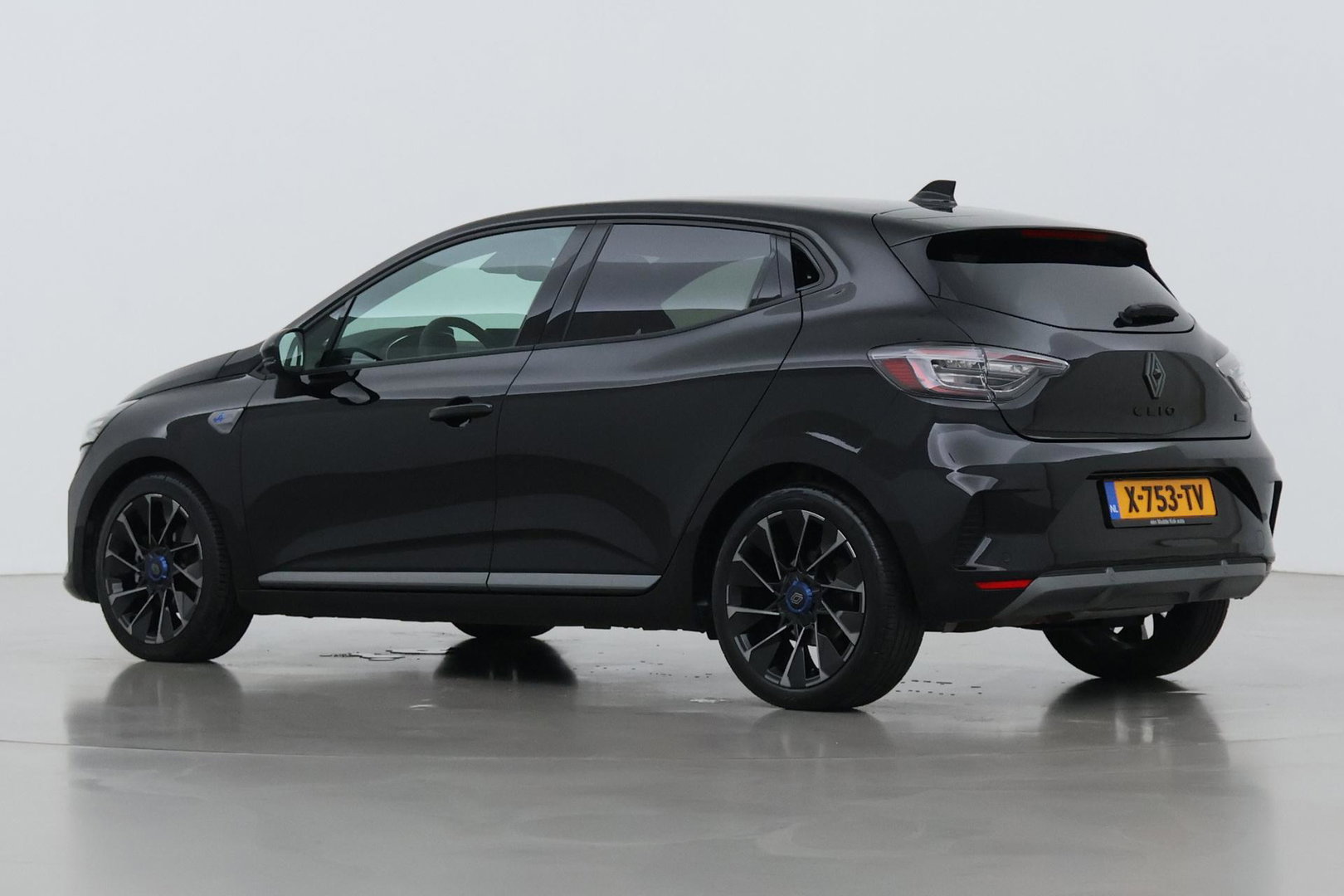 Renault Clio 1.6 E-Tech Full Hybrid 145 Esprit Alpine | Bose | Camera | BLIS | Stoel+Stuurverwarming | PDC V+A | Navigatie | Getint glas
