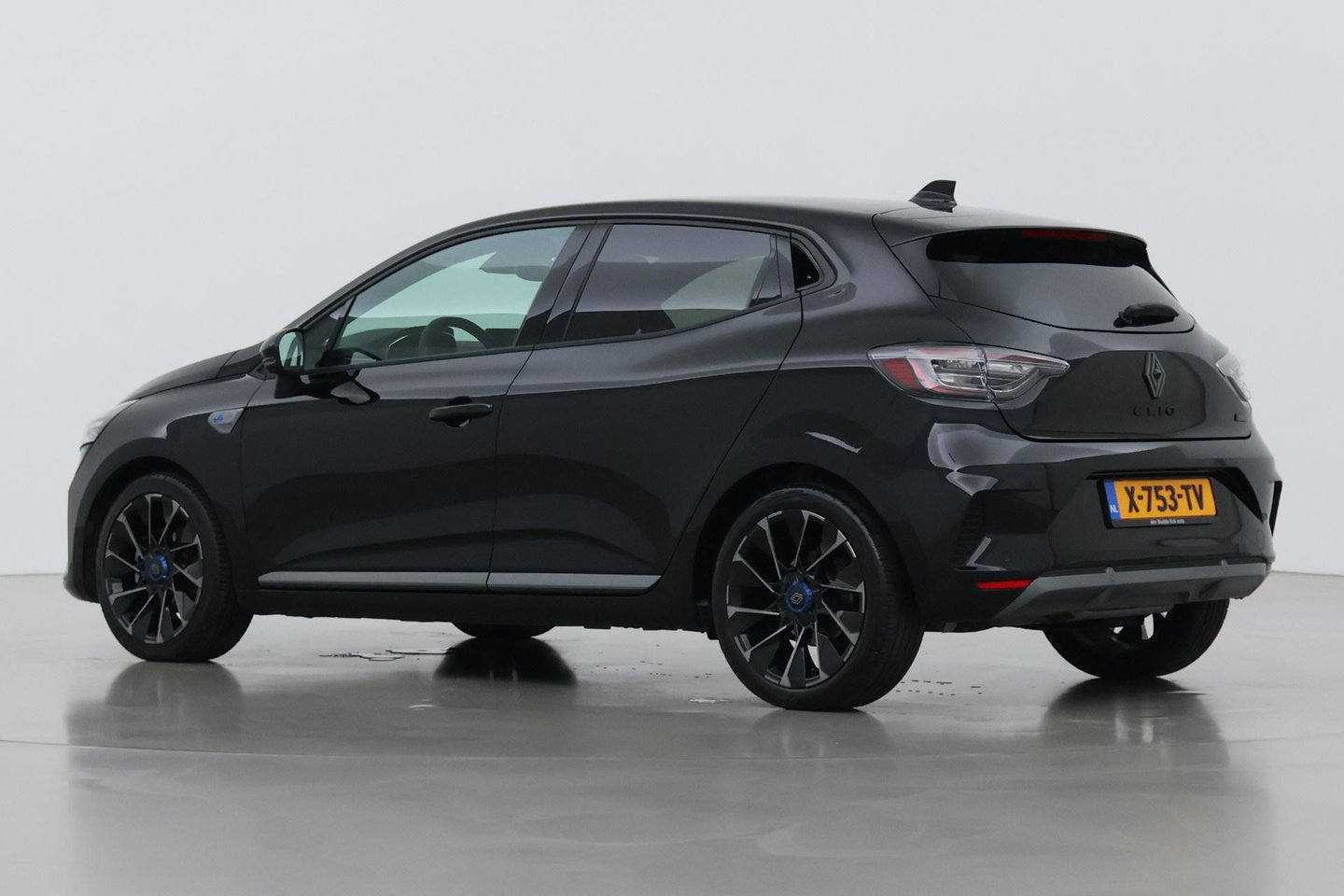 Renault Clio 1.6 E-Tech Full Hybrid 145 Esprit Alpine | Bose | Camera | BLIS | Stoel+Stuurverwarming | PDC V+A | Navigatie | Getint glas