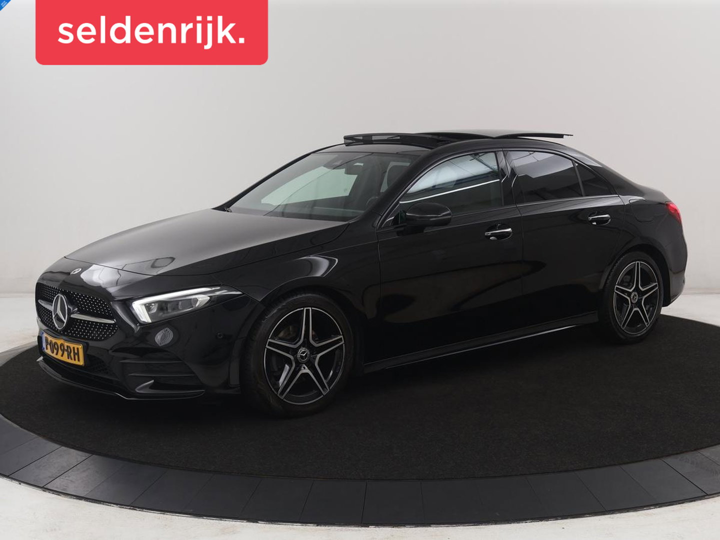 Mercedes-Benz A-Klasse 200 Business Solution AMG | Pano.Dak | Camera | Navigatie | Apple Carplay | LED