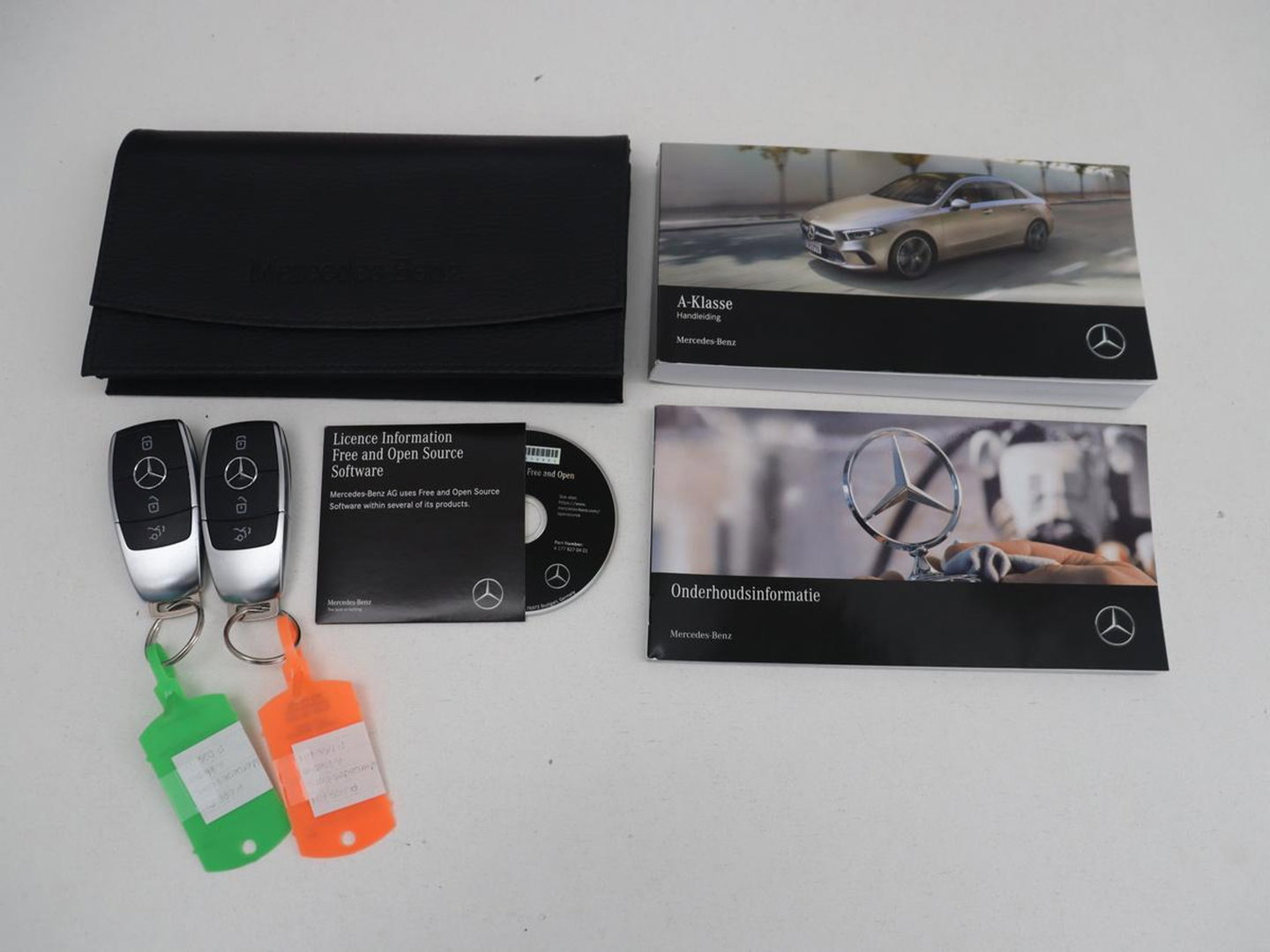 Mercedes-Benz A-Klasse 200 Business Solution AMG | Pano.Dak | Camera | Navigatie | Apple Carplay | LED