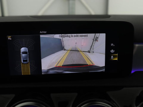 Mercedes-Benz A-Klasse 200 Business Solution AMG | Pano.Dak | Camera | Navigatie | Apple Carplay | LED