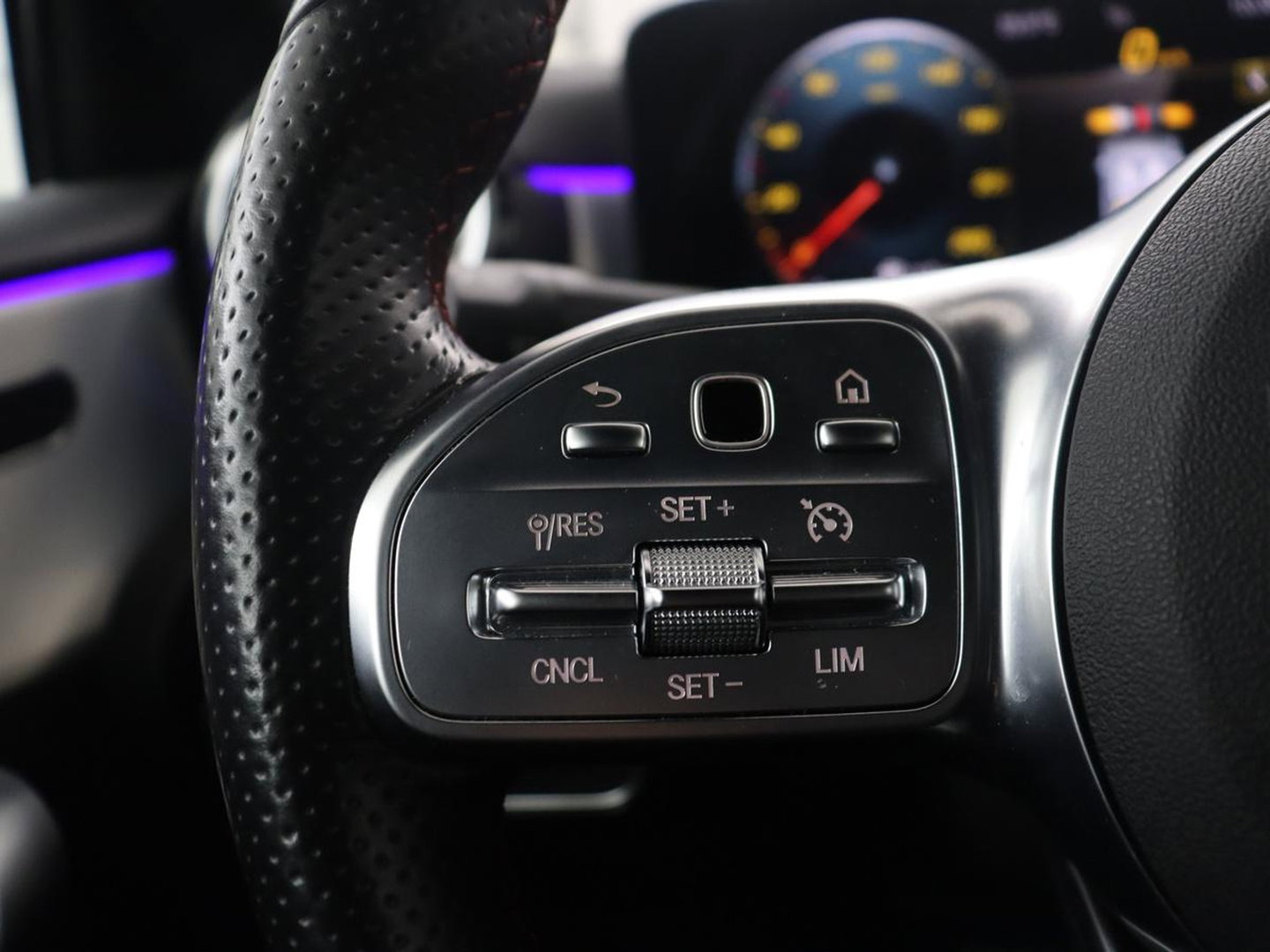 Mercedes-Benz A-Klasse 200 Business Solution AMG | Pano.Dak | Camera | Navigatie | Apple Carplay | LED