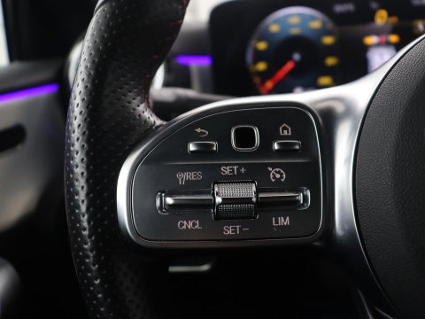 Mercedes-Benz A-Klasse 200 Business Solution AMG | Pano.Dak | Camera | Navigatie | Apple Carplay | LED