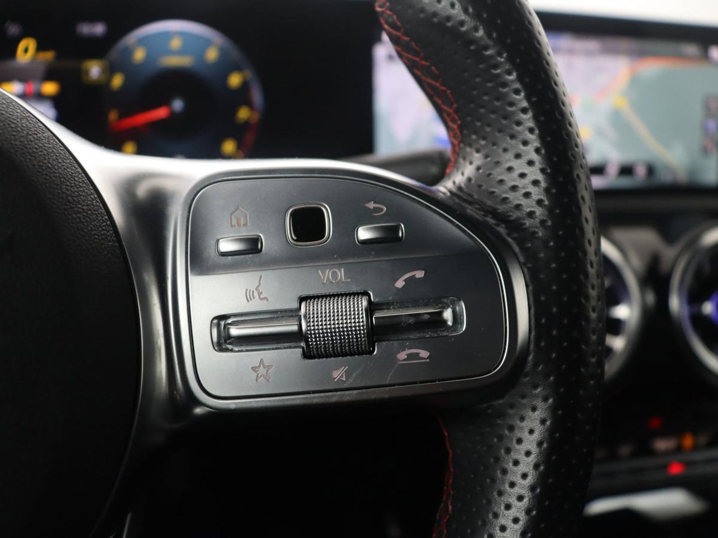 Mercedes-Benz A-Klasse 200 Business Solution AMG | Pano.Dak | Camera | Navigatie | Apple Carplay | LED