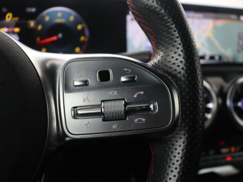 Mercedes-Benz A-Klasse 200 Business Solution AMG | Pano.Dak | Camera | Navigatie | Apple Carplay | LED