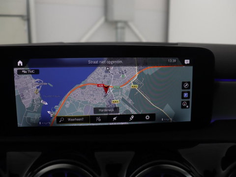 Mercedes-Benz A-Klasse 200 Business Solution AMG | Pano.Dak | Camera | Navigatie | Apple Carplay | LED