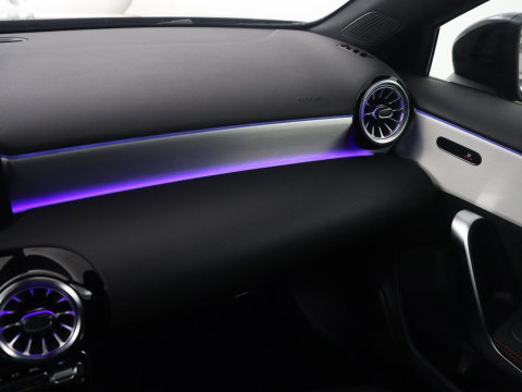 Mercedes-Benz A-Klasse 200 Business Solution AMG | Pano.Dak | Camera | Navigatie | Apple Carplay | LED