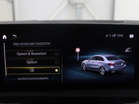 Mercedes-Benz A-Klasse 200 Business Solution AMG | Pano.Dak | Camera | Navigatie | Apple Carplay | LED