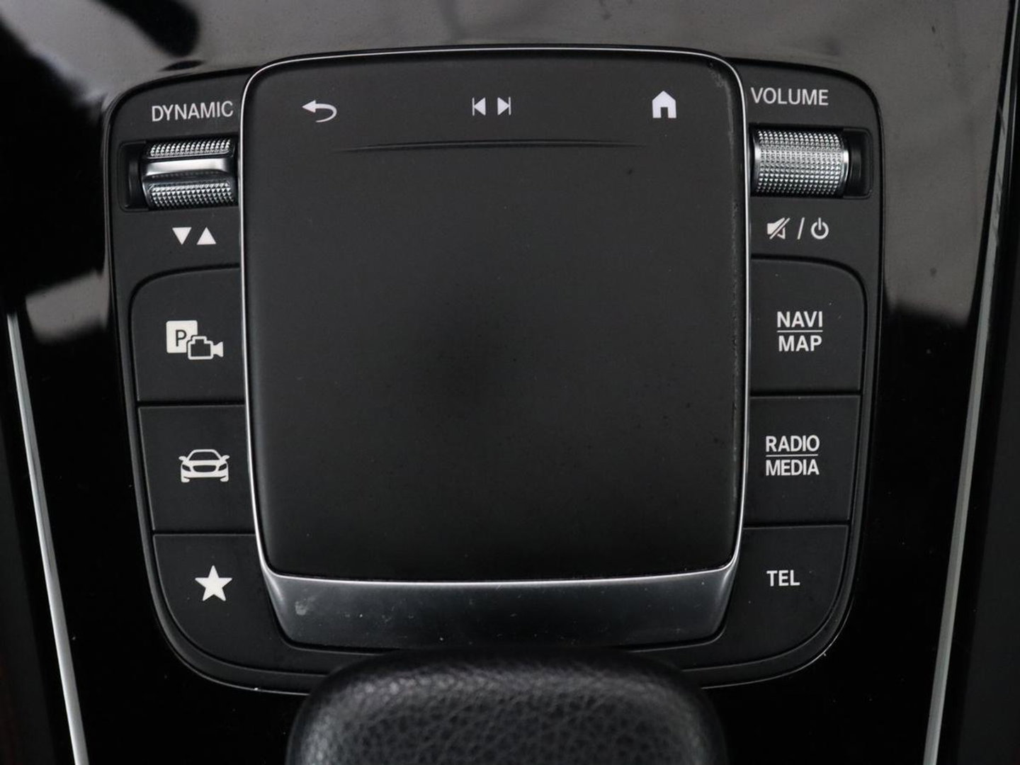 Mercedes-Benz A-Klasse 200 Business Solution AMG | Pano.Dak | Camera | Navigatie | Apple Carplay | LED