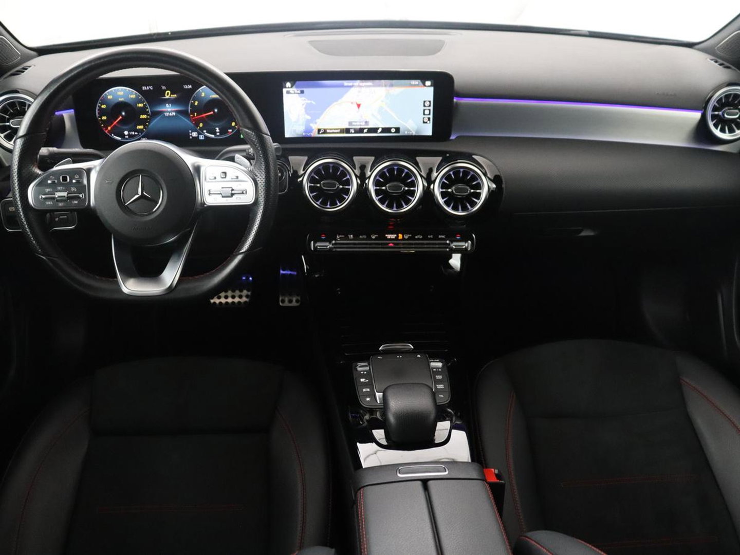Mercedes-Benz A-Klasse 200 Business Solution AMG | Pano.Dak | Camera | Navigatie | Apple Carplay | LED