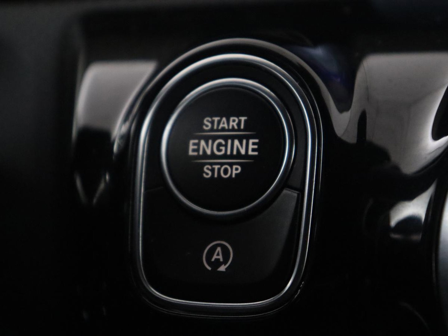 Mercedes-Benz A-Klasse 200 Business Solution AMG | Pano.Dak | Camera | Navigatie | Apple Carplay | LED