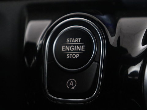Mercedes-Benz A-Klasse 200 Business Solution AMG | Pano.Dak | Camera | Navigatie | Apple Carplay | LED