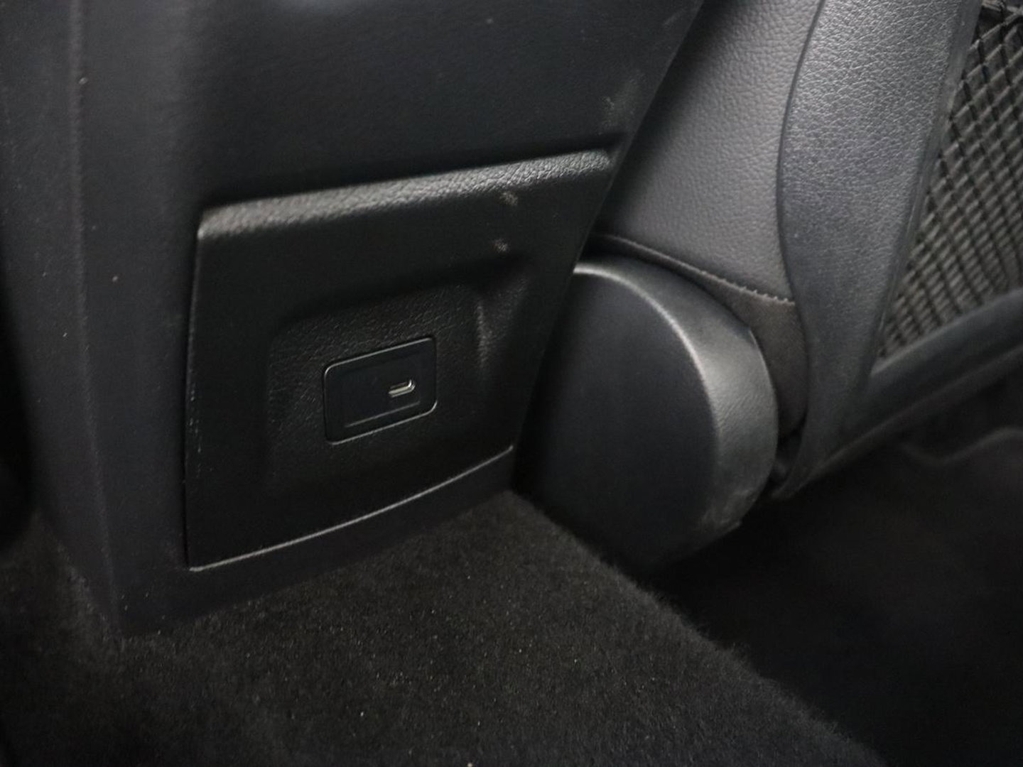 Mercedes-Benz A-Klasse 200 Business Solution AMG | Pano.Dak | Camera | Navigatie | Apple Carplay | LED