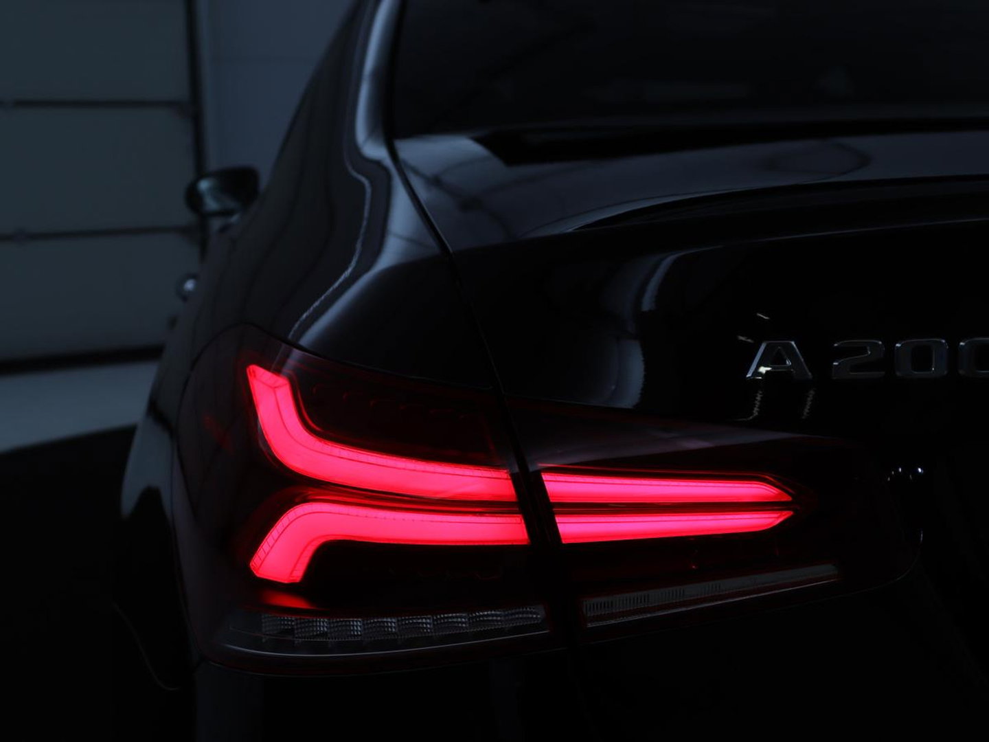 Mercedes-Benz A-Klasse 200 Business Solution AMG | Pano.Dak | Camera | Navigatie | Apple Carplay | LED