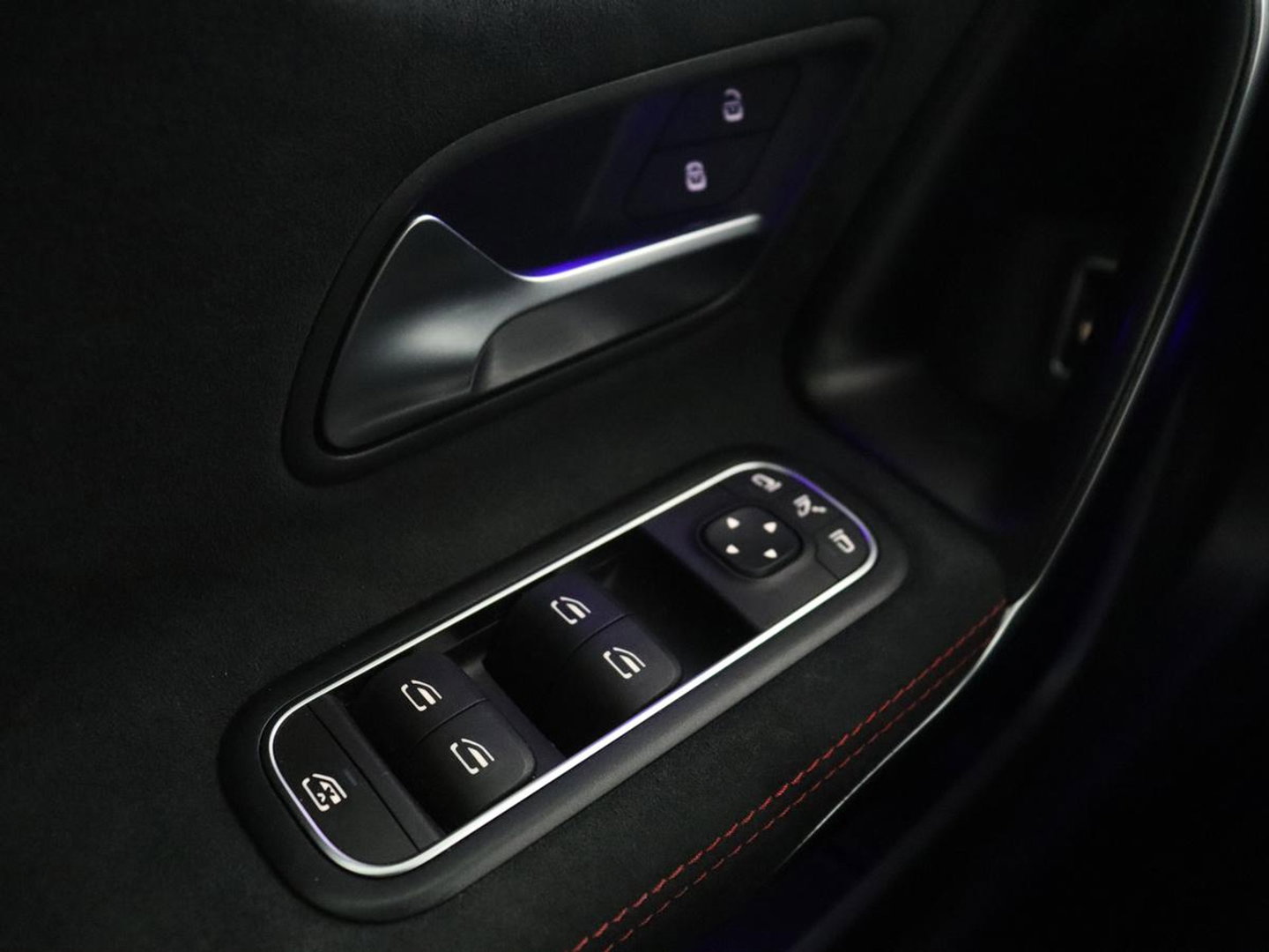 Mercedes-Benz A-Klasse 200 Business Solution AMG | Pano.Dak | Camera | Navigatie | Apple Carplay | LED