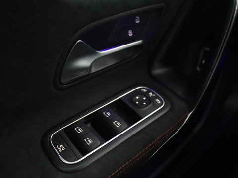 Mercedes-Benz A-Klasse 200 Business Solution AMG | Pano.Dak | Camera | Navigatie | Apple Carplay | LED