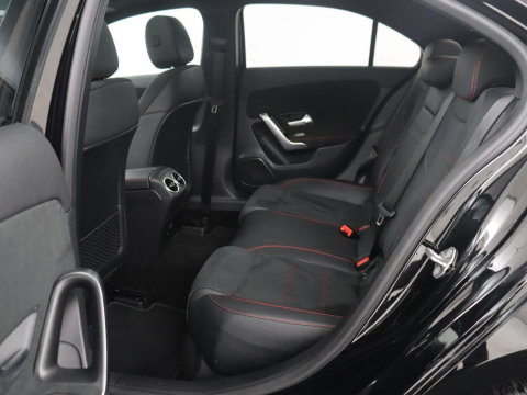 Mercedes-Benz A-Klasse 200 Business Solution AMG | Pano.Dak | Camera | Navigatie | Apple Carplay | LED