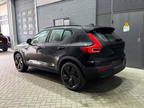 Volvo XC40 2.0 B3 Plus Black Edition | Harman/Kardon | Camera | Stoel+Stuurverwarming | Memory | Keyless | 20 Inch