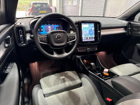 Volvo XC40 2.0 B3 Plus Black Edition | Harman/Kardon | Camera | Stoel+Stuurverwarming | Memory | Keyless | 20 Inch