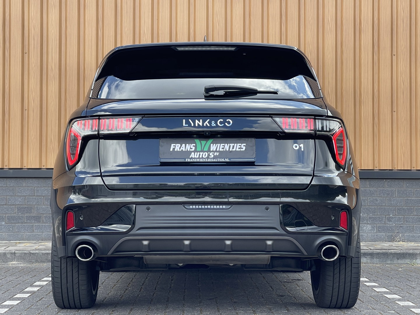 Lynk & Co 01 1.5 | Black Pakket Optioneel | Zwarte Hemel | Panoramadak | Adaptive Cruise Control | 360 Camera | Keyless | Elektrische Bestuurdersstoel + Geheugen | Parkeersensoren | Apple Ca