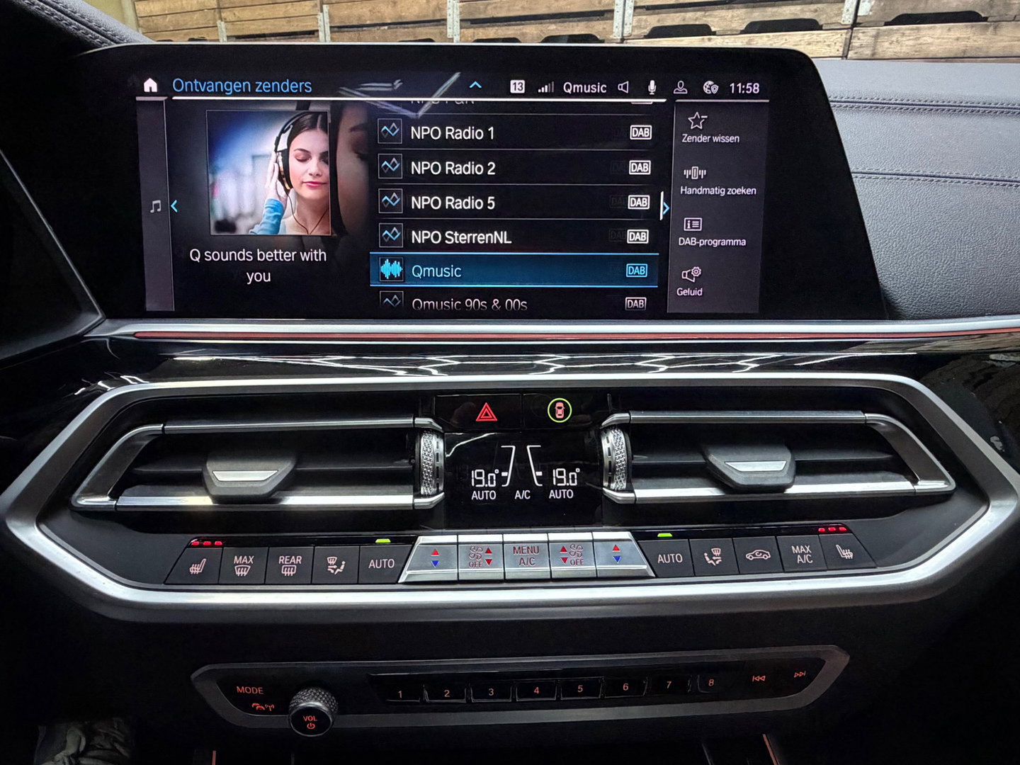 BMW X5 XDrive45e High Executive, Pano, 20"LM, Adptieve Cruise, HuD, Harman Kardon, Luchtvering, Stoel-Stuur en Achterbank verw.