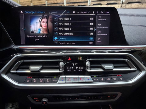 BMW X5 XDrive45e High Executive, Pano, 20"LM, Adptieve Cruise, HuD, Harman Kardon, Luchtvering, Stoel-Stuur en Achterbank verw.