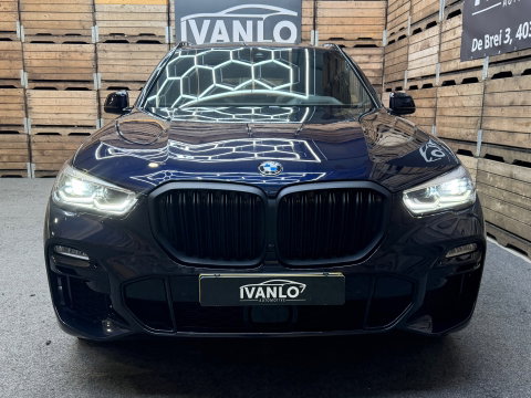 BMW X5 XDrive45e High Executive, Pano, 20"LM, Adptieve Cruise, HuD, Harman Kardon, Luchtvering, Stoel-Stuur en Achterbank verw.