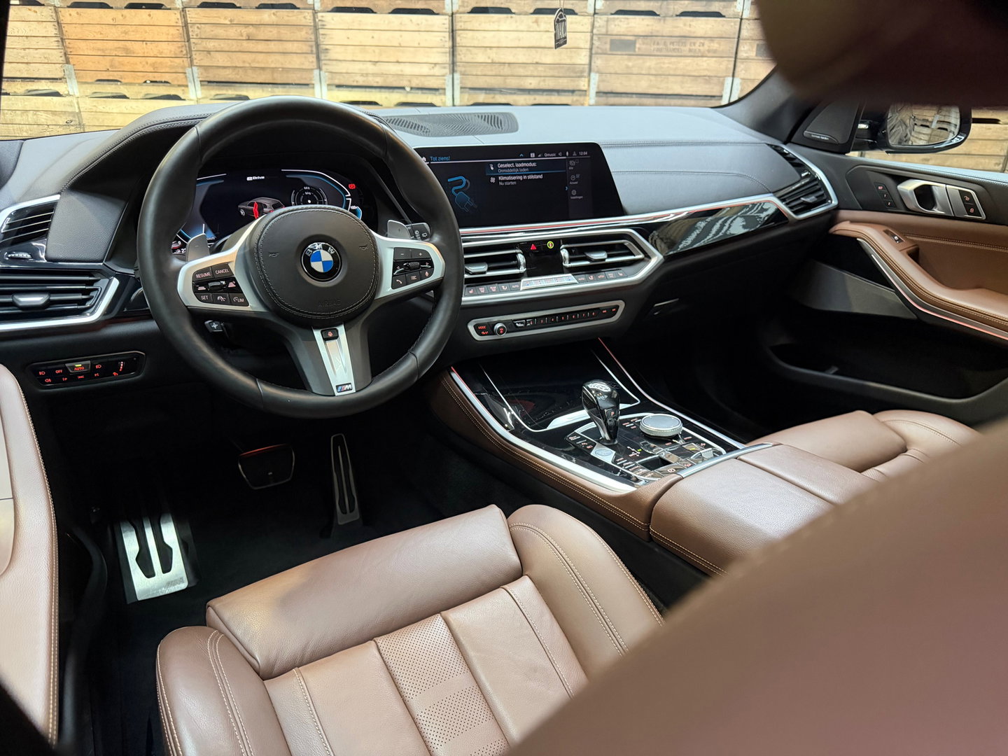 BMW X5 XDrive45e High Executive, Pano, 20"LM, Adptieve Cruise, HuD, Harman Kardon, Luchtvering, Stoel-Stuur en Achterbank verw.
