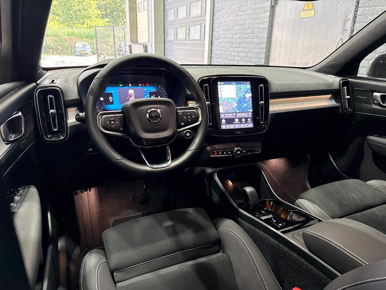 Volvo XC40 2.0 B3 Plus Black Edition | Harman/Kardon | Pilot Assist | Camera | BLIS | Memory | Stoel+Stuurverwarming | Keyless | ACC | 20 Inch