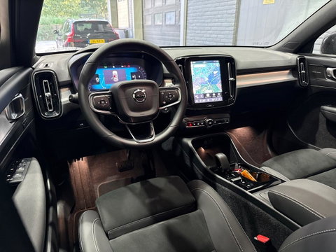 Volvo XC40 2.0 B3 Plus Black Edition | Harman/Kardon | Pilot Assist | Camera | BLIS | Memory | Stoel+Stuurverwarming | Keyless | ACC | 20 Inch