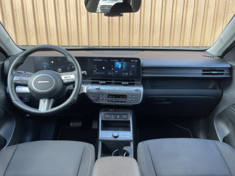 Hyundai KONA Electric Standard Range Pure Edition 48.6 kWh | Draadloze Apple Carplay | Android Auto | Rijmodus Regeling | Lane Assist | Stuurwielverwarming |