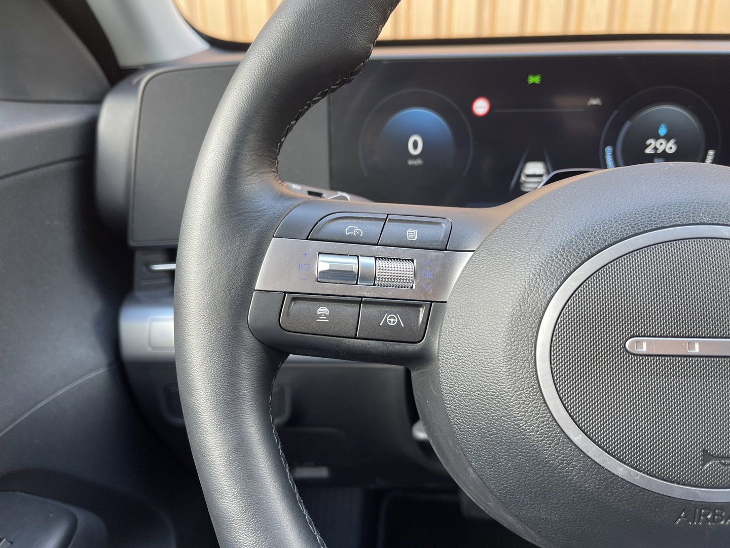 Hyundai KONA Electric Standard Range Pure Edition 48.6 kWh | Draadloze Apple Carplay | Android Auto | Rijmodus Regeling | Lane Assist | Stuurwielverwarming |