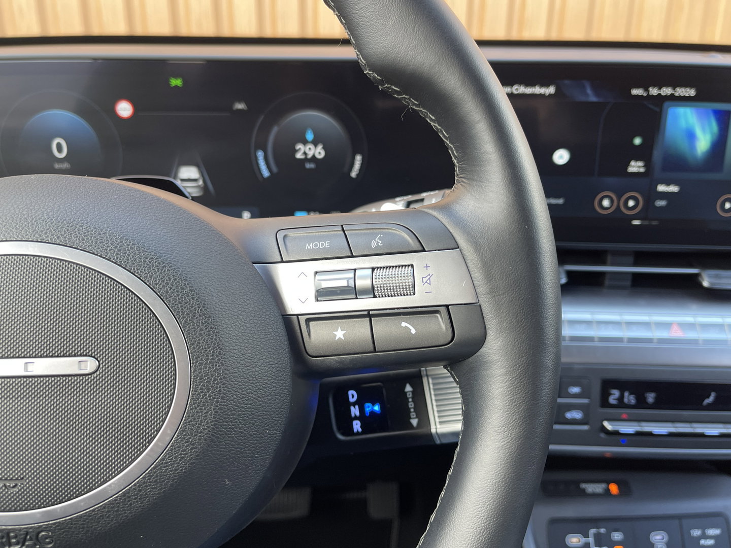 Hyundai KONA Electric Standard Range Pure Edition 48.6 kWh | Draadloze Apple Carplay | Android Auto | Rijmodus Regeling | Lane Assist | Stuurwielverwarming |