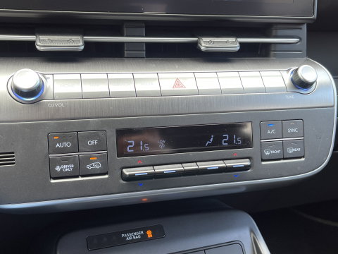 Hyundai KONA Electric Standard Range Pure Edition 48.6 kWh | Draadloze Apple Carplay | Android Auto | Rijmodus Regeling | Lane Assist | Stuurwielverwarming |