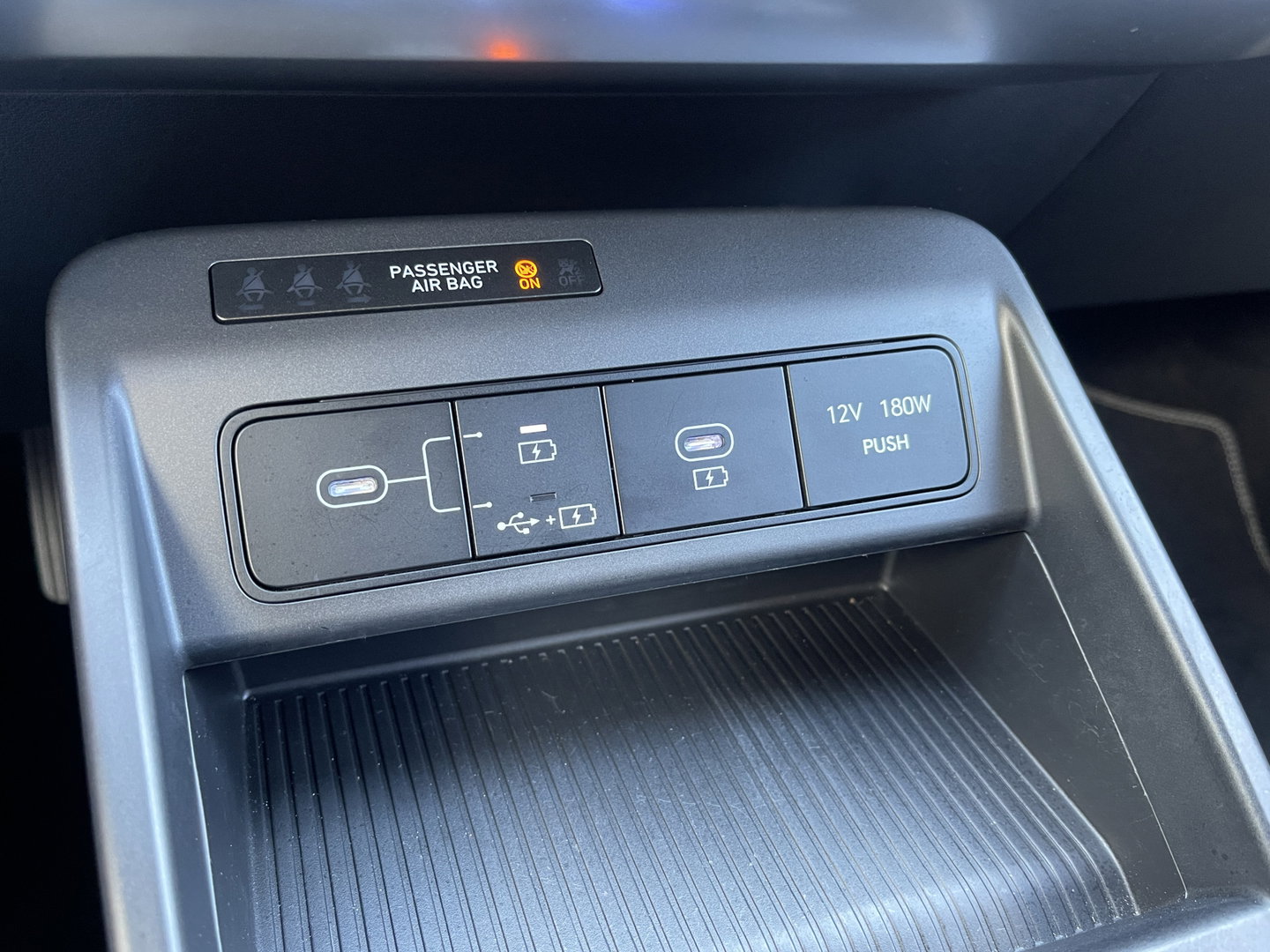 Hyundai KONA Electric Standard Range Pure Edition 48.6 kWh | Draadloze Apple Carplay | Android Auto | Rijmodus Regeling | Lane Assist | Stuurwielverwarming |
