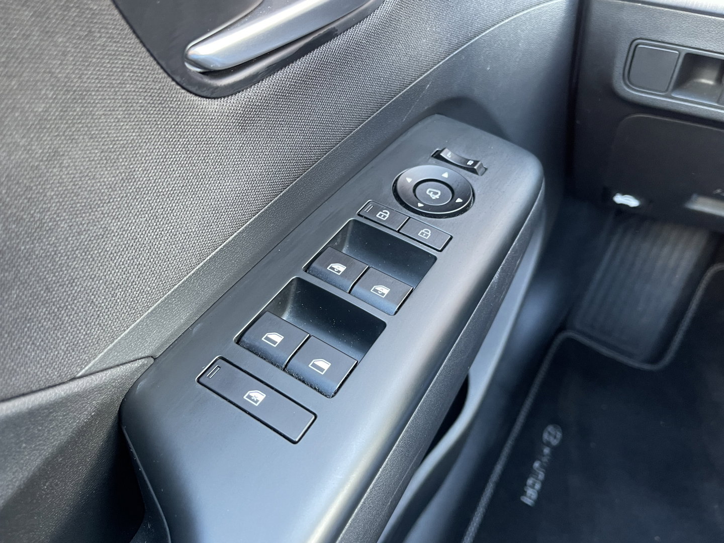 Hyundai KONA Electric Standard Range Pure Edition 48.6 kWh | Draadloze Apple Carplay | Android Auto | Rijmodus Regeling | Lane Assist | Stuurwielverwarming |