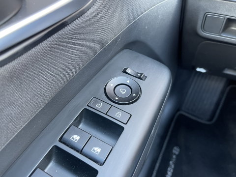Hyundai KONA Electric Standard Range Pure Edition 48.6 kWh | Draadloze Apple Carplay | Android Auto | Rijmodus Regeling | Lane Assist | Stuurwielverwarming |