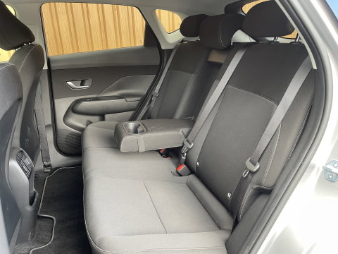 Hyundai KONA Electric Standard Range Pure Edition 48.6 kWh | Draadloze Apple Carplay | Android Auto | Rijmodus Regeling | Lane Assist | Stuurwielverwarming |