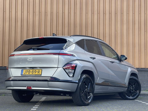 Hyundai KONA Electric Standard Range Pure Edition 48.6 kWh | Draadloze Apple Carplay | Android Auto | Rijmodus Regeling | Lane Assist | Stuurwielverwarming |