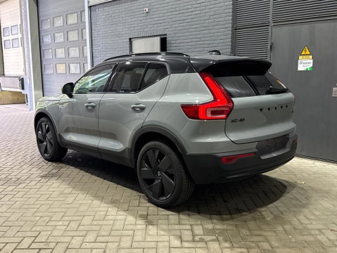 Volvo XC40 2.0 B3 Plus Black Edition | Harman/Kardon | 360° Camera | Pilot Assist | BLIS | Stoel+Stuurverwarming | Pixel-LED | Memory | ACC | 20 Inch