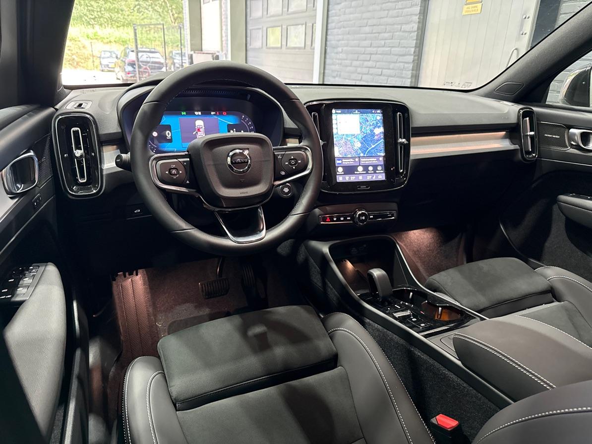 Volvo XC40 2.0 B3 Plus Black Edition | Harman/Kardon | 360° Camera | Pilot Assist | BLIS | Stoel+Stuurverwarming | Pixel-LED | Memory | ACC | 20 Inch