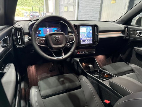 Volvo XC40 2.0 B3 Plus Black Edition | Harman/Kardon | 360° Camera | Pilot Assist | BLIS | Stoel+Stuurverwarming | Pixel-LED | Memory | ACC | 20 Inch