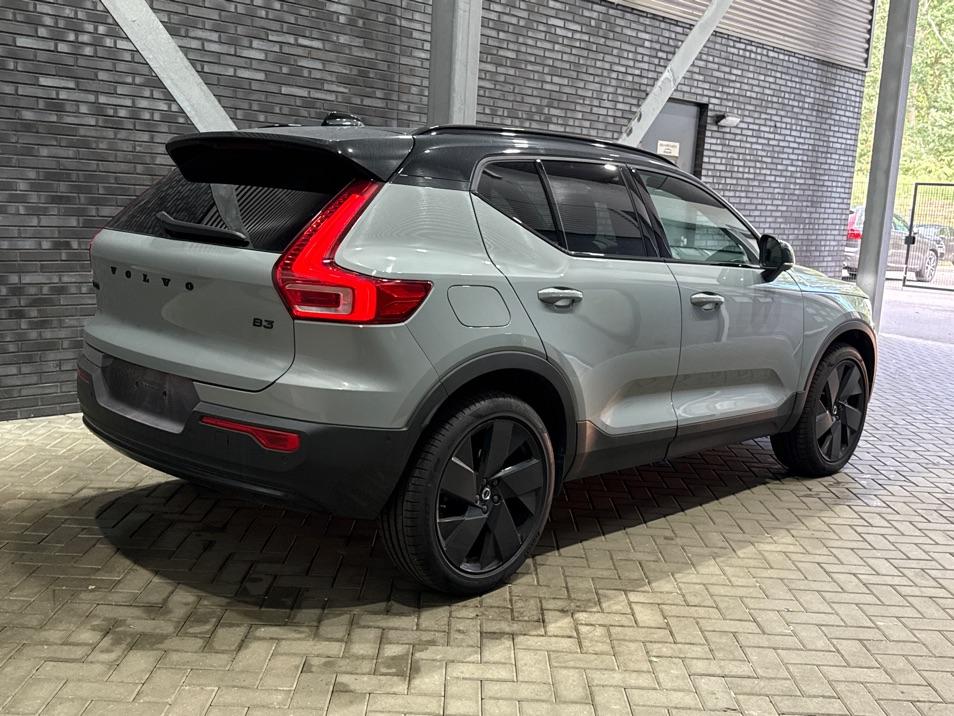 Volvo XC40 2.0 B3 Plus Black Edition | Harman/Kardon | 360° Camera | Pilot Assist | BLIS | Stoel+Stuurverwarming | Pixel-LED | Memory | ACC | 20 Inch
